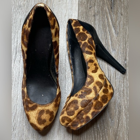 iNC Women’s Cheetah Pump Heels Size 6.5 Medium Real Fur Dyed - Picture 4 of 16